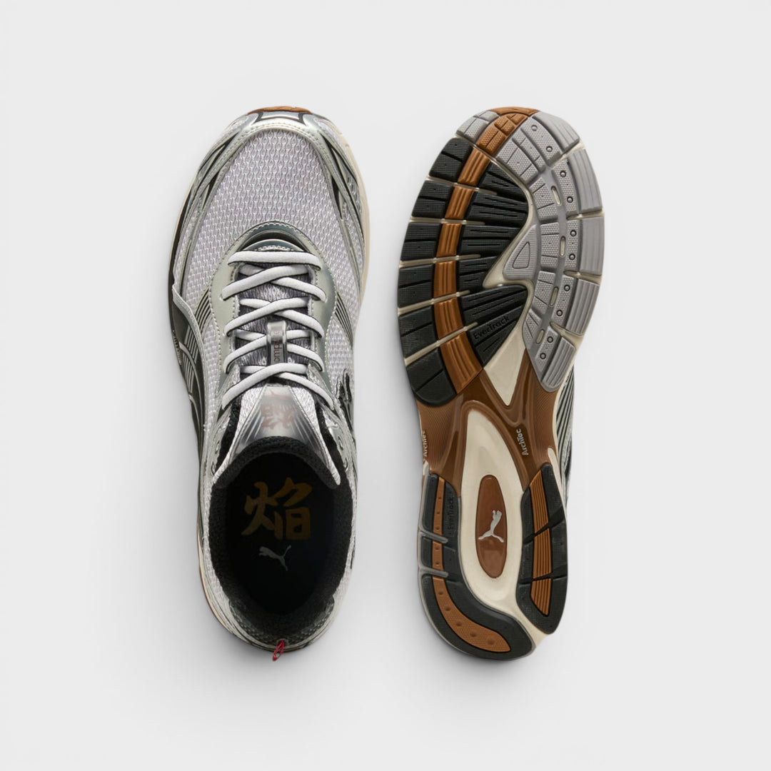Puma Homura OG+ set fra siden i Matte Silver/Black.