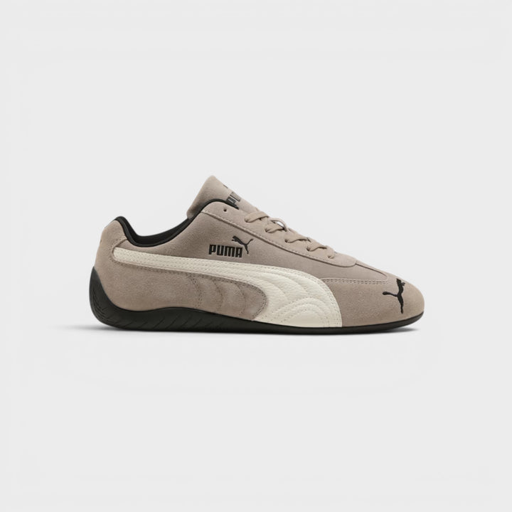 Puma Speedcat i Grey/Black med lav silhuet og ruskindsoverdel.