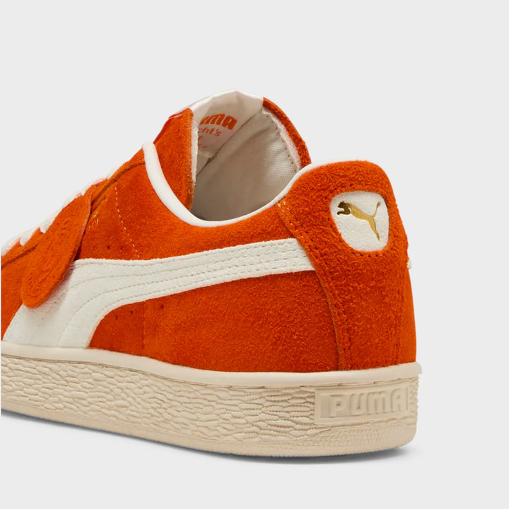 Puma Suede Charles F. Stead IV i orange og hvid, set bagfra
