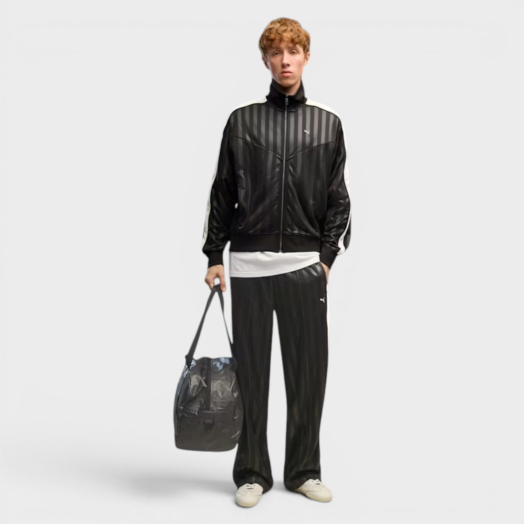 Puma track jacket i sort med høj krave og lynlås.