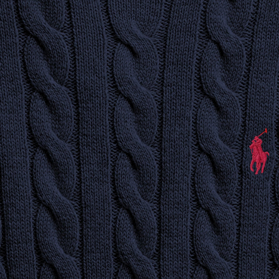 Klassisk navy striktrøje med kabelmønster fra Ralph Lauren.