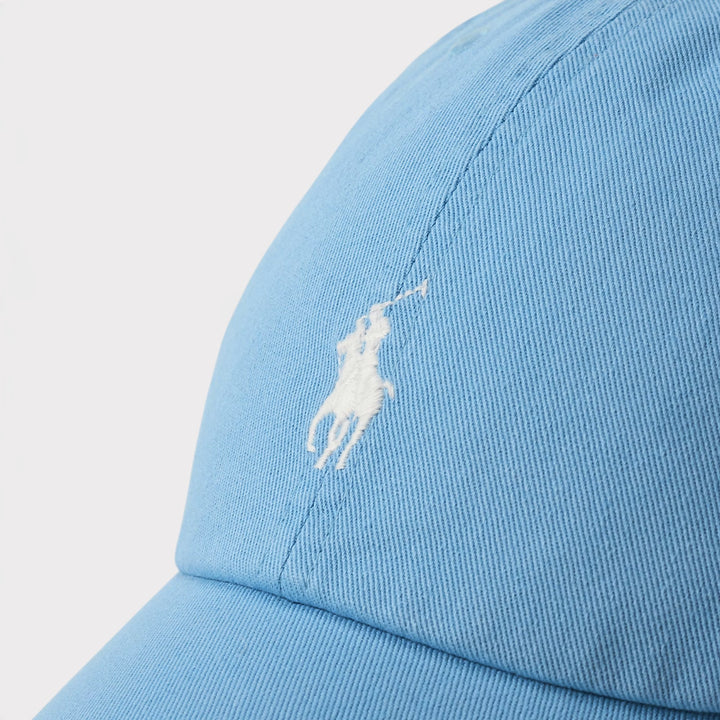 Ralph Lauren Klassisk Sports Kasket i Light Blue, nærbillede af det broderede ponylogo