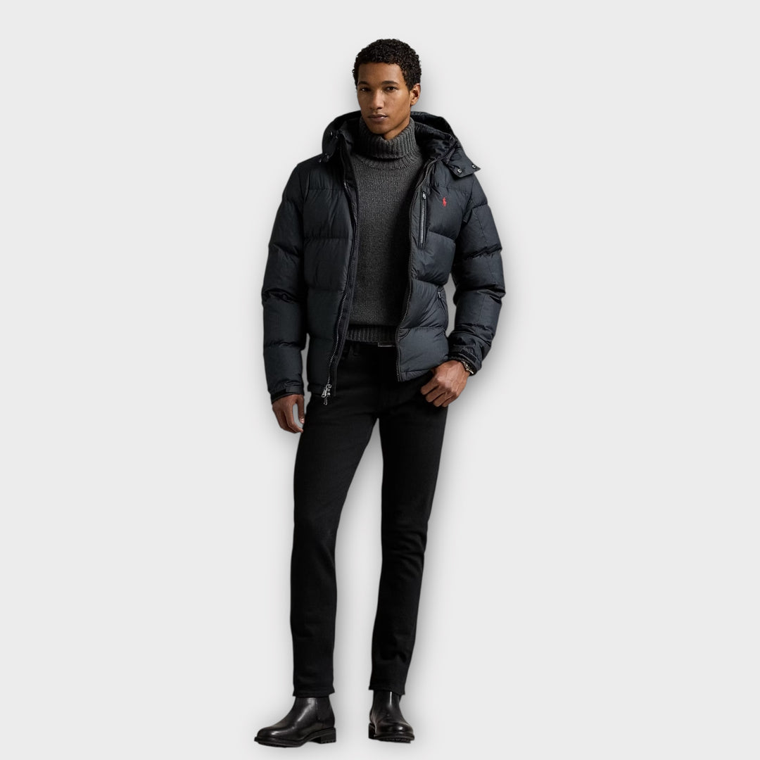 Detalje af Ralph Lauren Polo Dunjakke i sort med logo