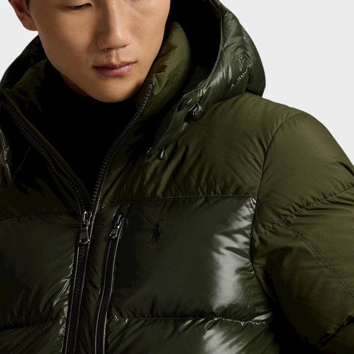 Tofarvet dunjakke i dark olive med Polo-logo fra Ralph Lauren.