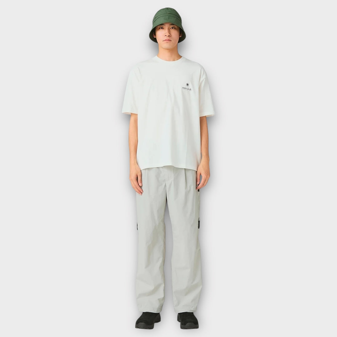 Bagside af Snow Peak Cotton Relaxed Logo T-shirt i hvid