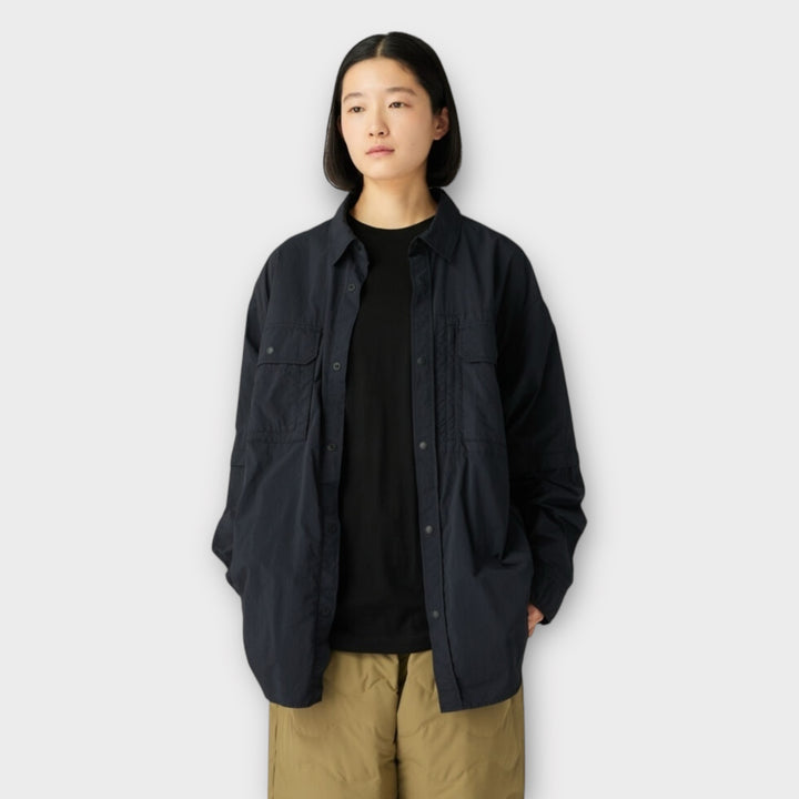 Detalje af lynlås og stof på sort Snow Peak Convertible Shirt