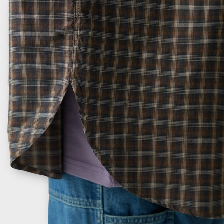 Snow Peak Organic Cotton Ombre Check Shirt i brun brugt i livsstilssammenhæng