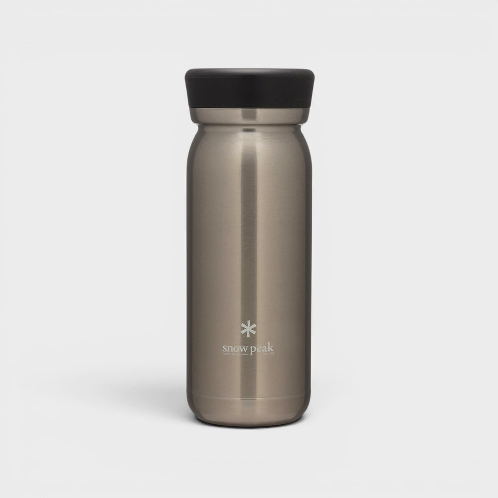 Snow Peak termoflaske i rustfrit stål med 500 ml kapacitet.