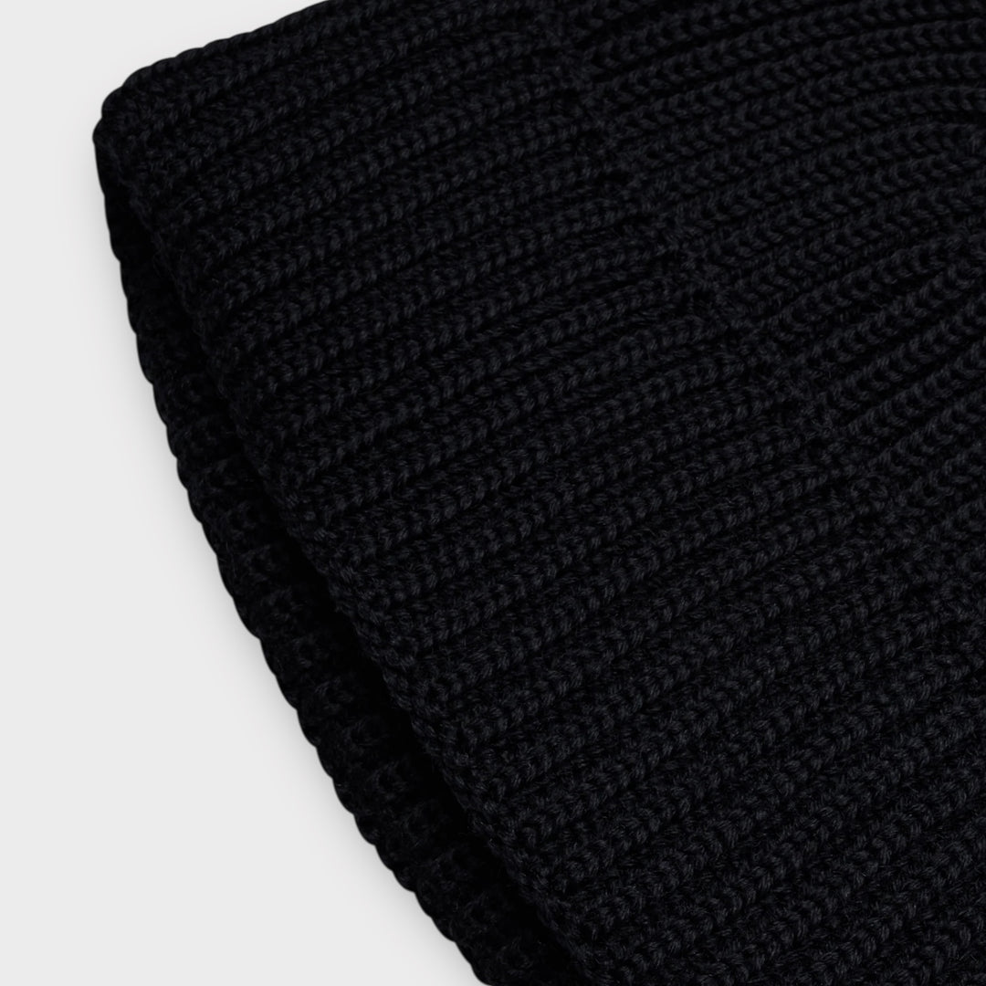 S.N.S. Herning Fender beanie i sort farve.