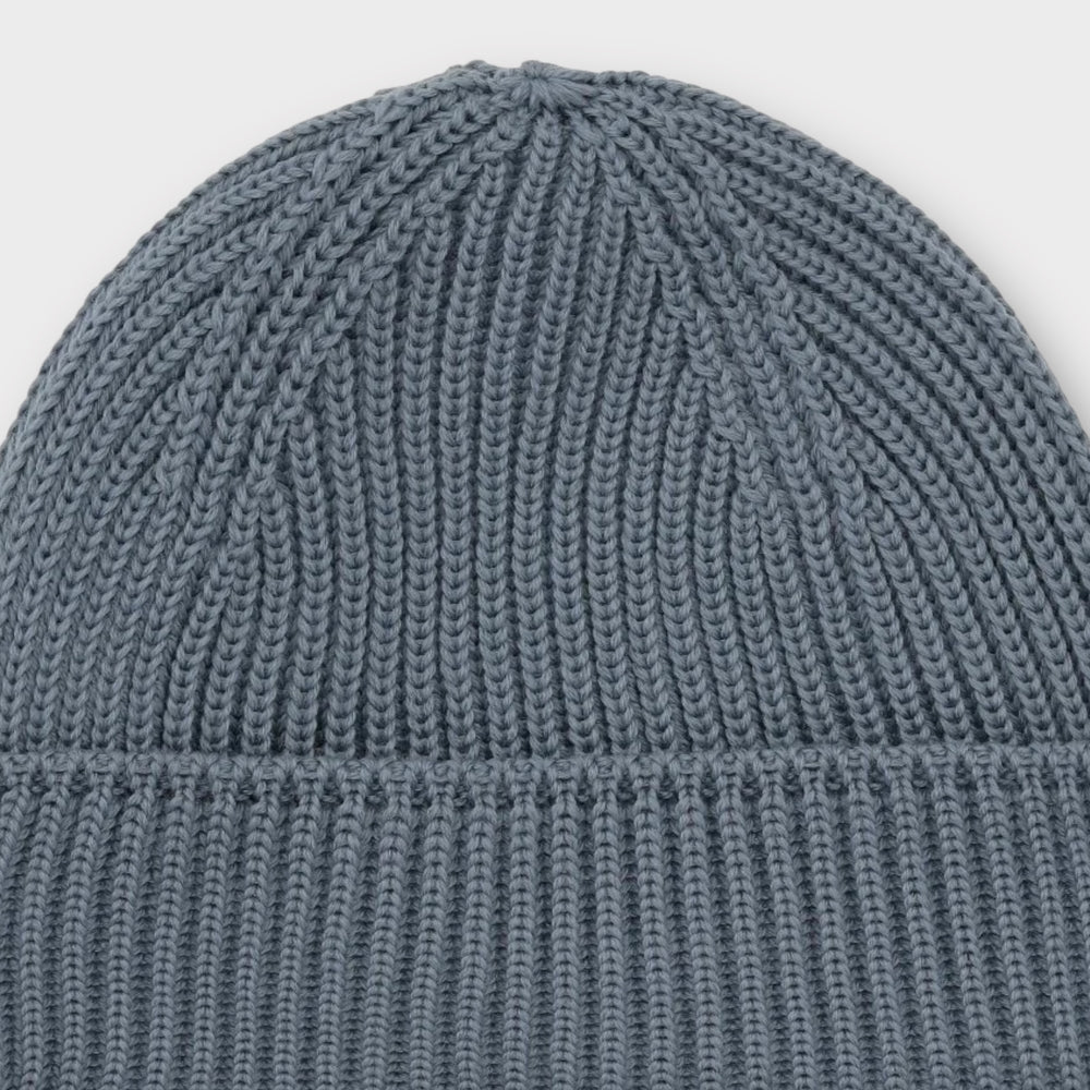 S.N.S. Herning Fender beanie i blå farve.