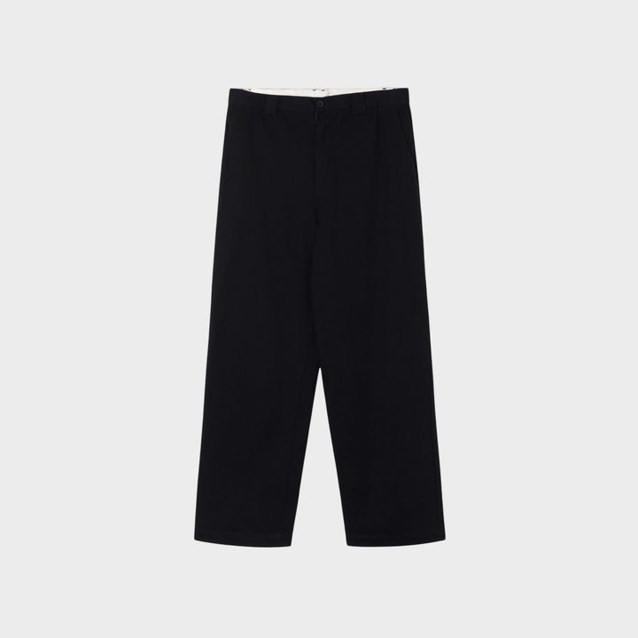 Stan Ray A Pant i Black Canvas set forfra med brede ben og bæltestropper