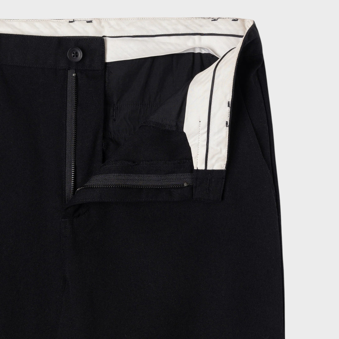 Nærbillede af indvendig linning, knap og åben lynlås på Stan Ray A Pant i Black Canvas
