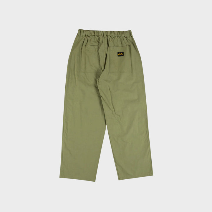 Stan Ray Jungle Pant i Olive Canvas set bagfra med påsyet lomme og vævet logomærke