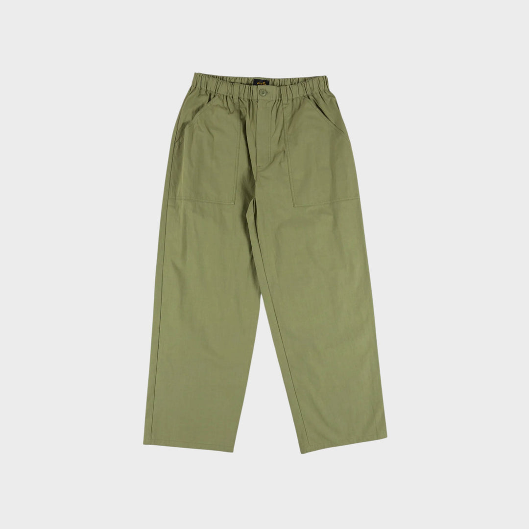 Stan Ray Jungle Pant i Olive Canvas set forfra med elastisk linning og store påsyede lommer