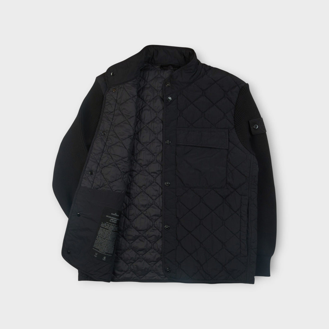 Sort Stone Island Ghost jakke i teknisk nylon med PrimaLoft isolering