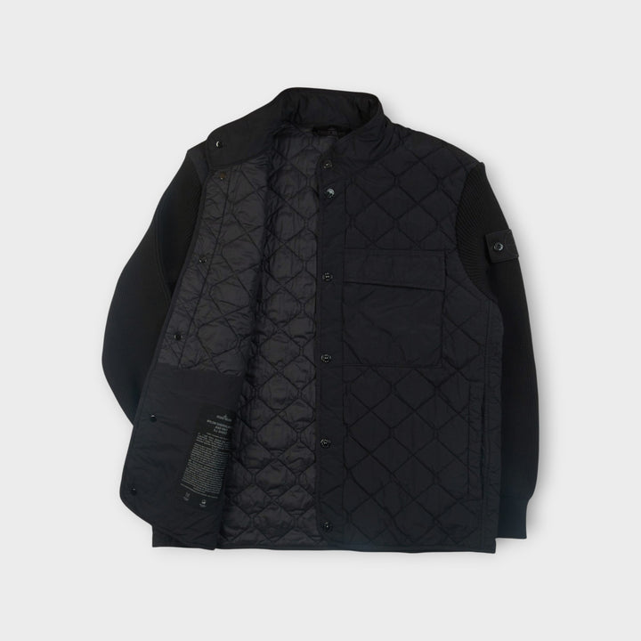 Sort Stone Island Ghost jakke i teknisk nylon med PrimaLoft isolering
