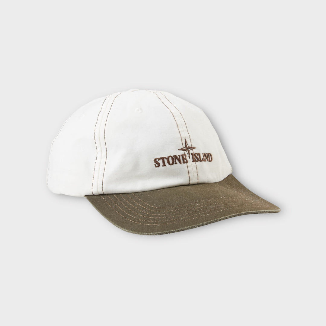 Klassisk off white cap fra Stone Island i bomuld