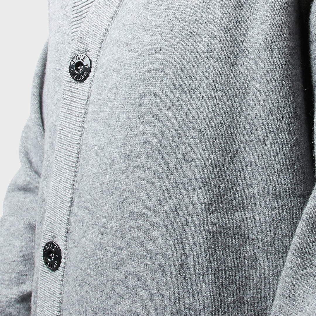 Cardigan fra Stone Island med raglanærmer og knaplukning