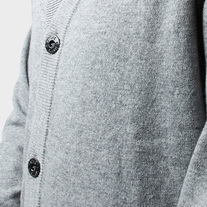 Cardigan fra Stone Island med raglanærmer og knaplukning