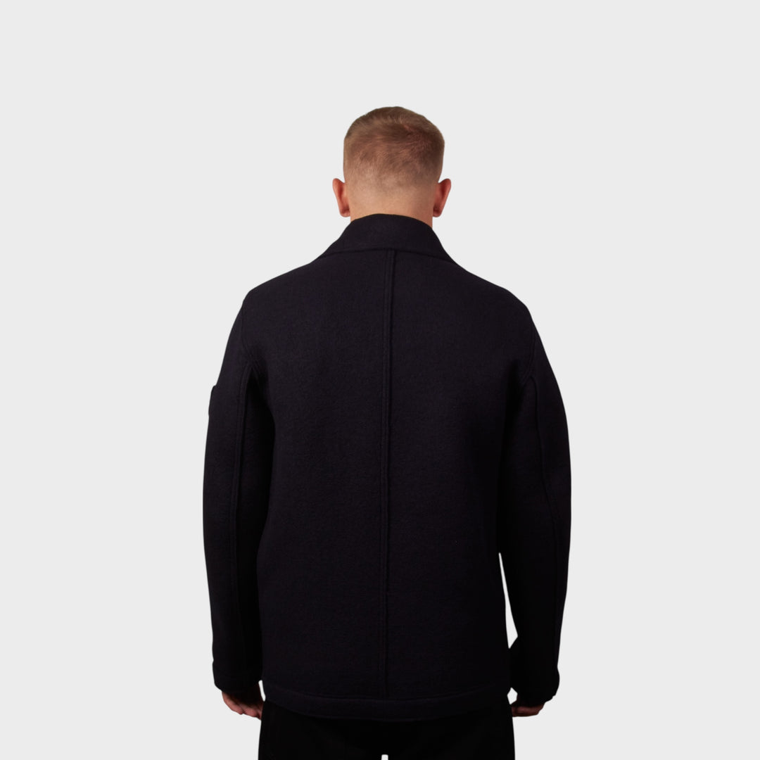 Model iført Stone Island Felted RWS Wool Jacket i navy set bagfra