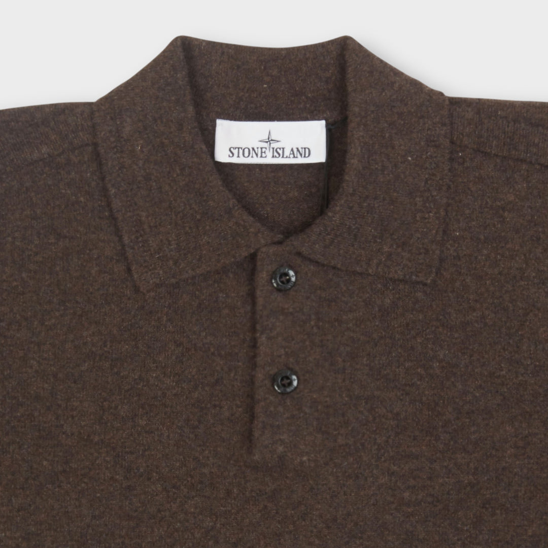 Close-up af polokrave og knaplukning på Stone Island Geelong Wool Sweater