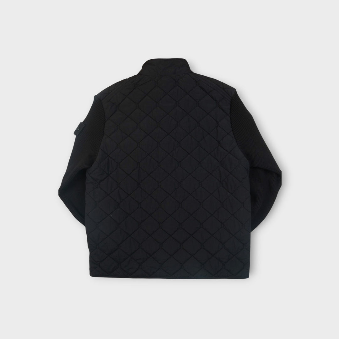 Stone Island Ghost jakke i sort med monokromt design og tekniske detaljer