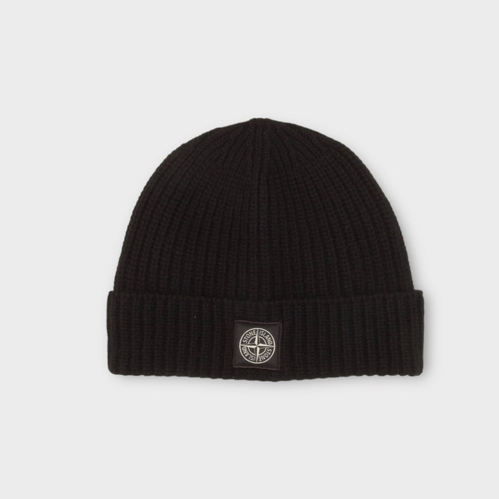 Stone Island hue i sort med ribstrik i RWS-certificeret Geelong-uld beanie sort
