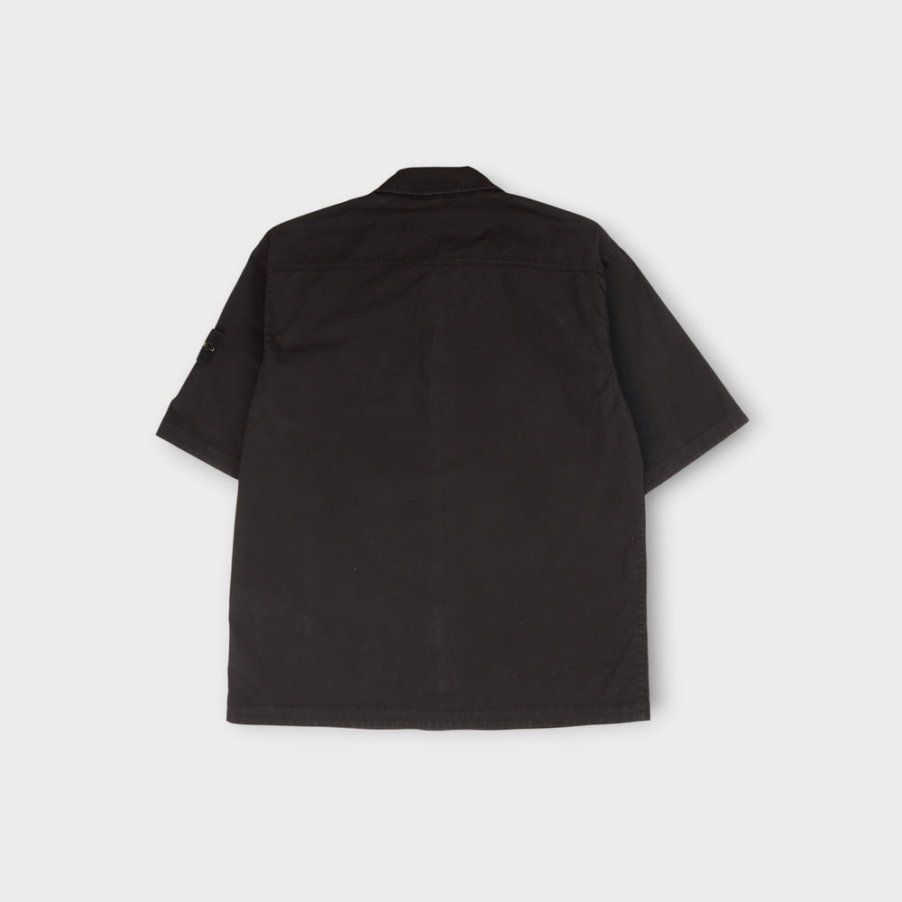 Sort Stone Island skjorte i økologisk bomuld med minimalistisk design