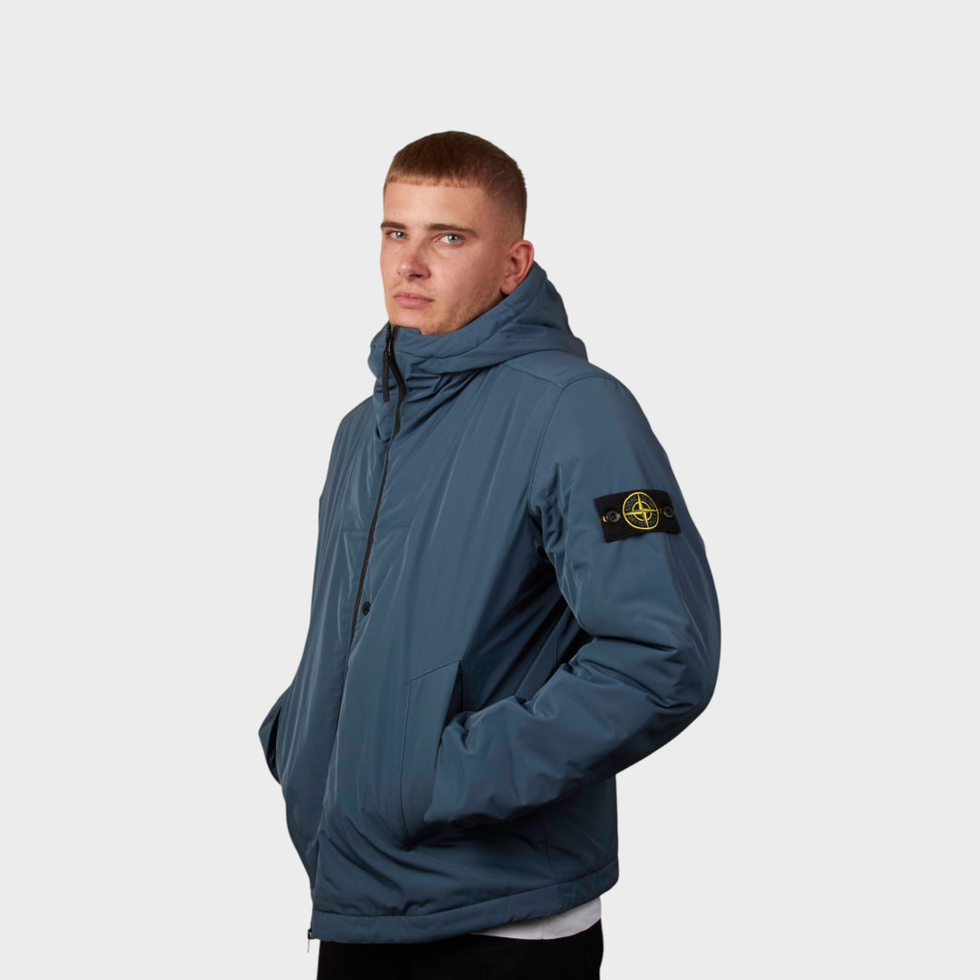Teknisk herrejakke fra Stone Island i blå farve