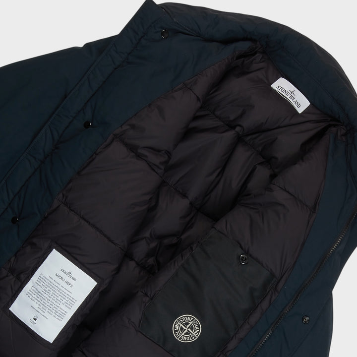 Close-up af dunfor og inderlomme på Stone Island Micro Reps jakke