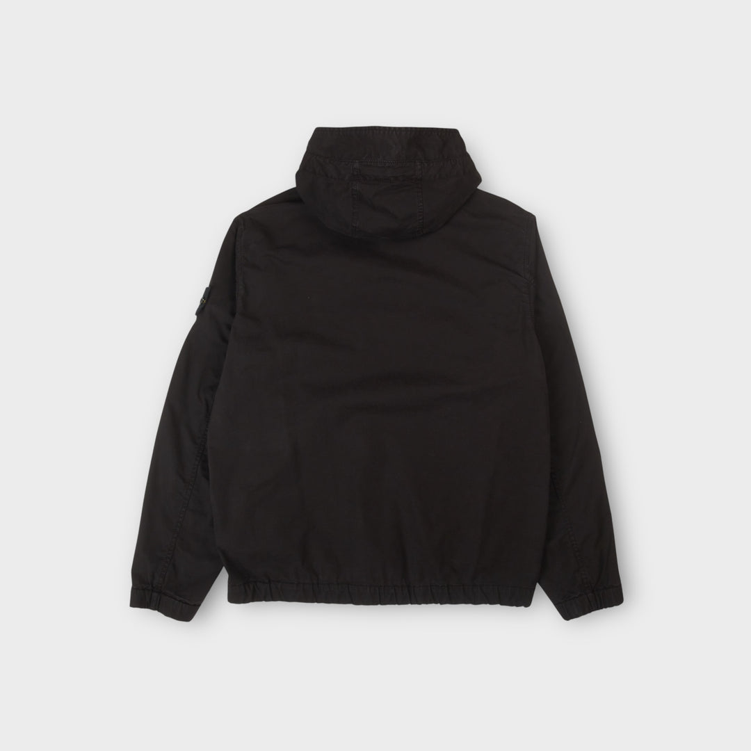 Stone Island Organic Cotton Twill Hooded Jacket i Black set bagfra med ren silhuet.