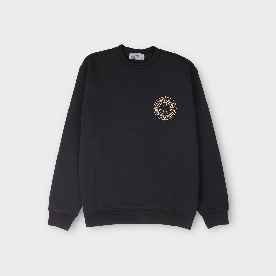 Stone Island Outline Compass Crewneck i navy med grafisk logo på brystet.