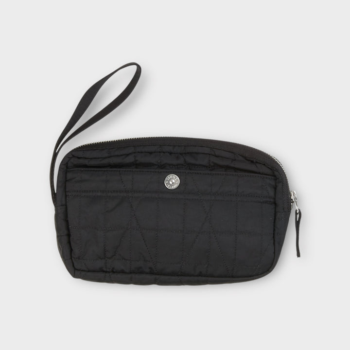 Stone Island Quilted Nylon Metal Econyl Wrist Pouch i sort set bagfra