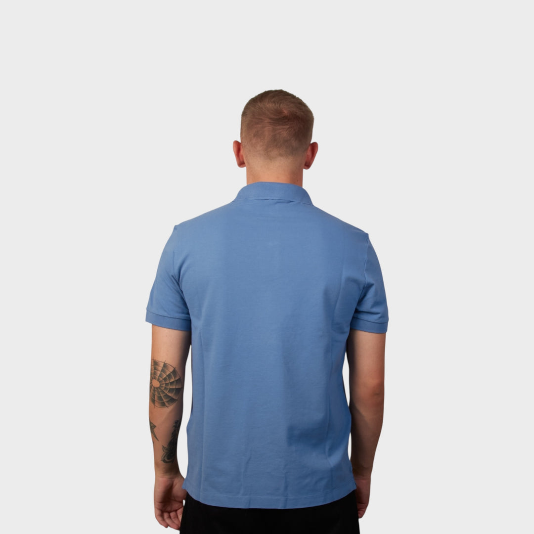 Bagfra af Stone Island Slim Fit kortærmet polo i økologisk bomuld, set på model.