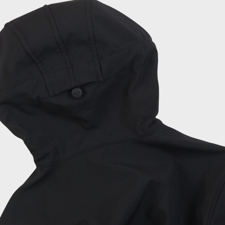 Detalje af hætten bagpå Stone Island Soft Shell-R Jakke i Sort