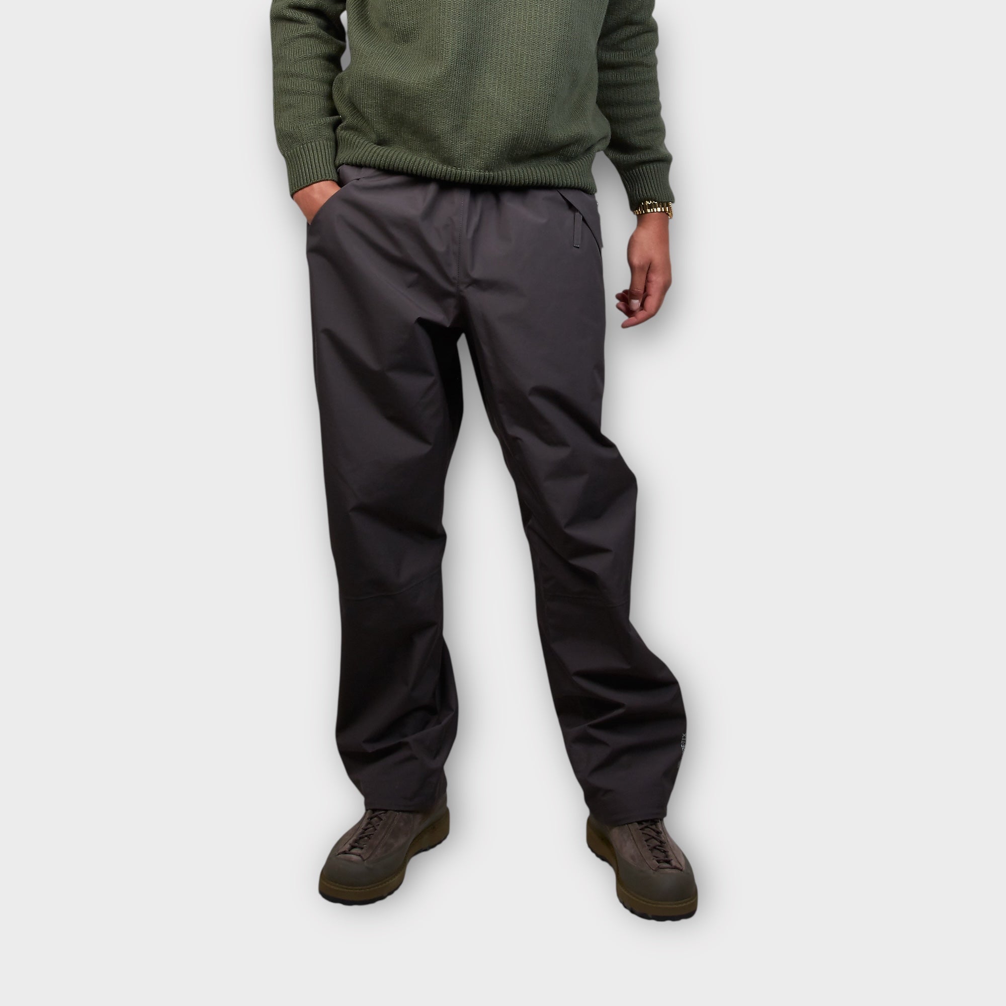 Discover Stone Island Stellina GORE-TEX pants in dark grey now