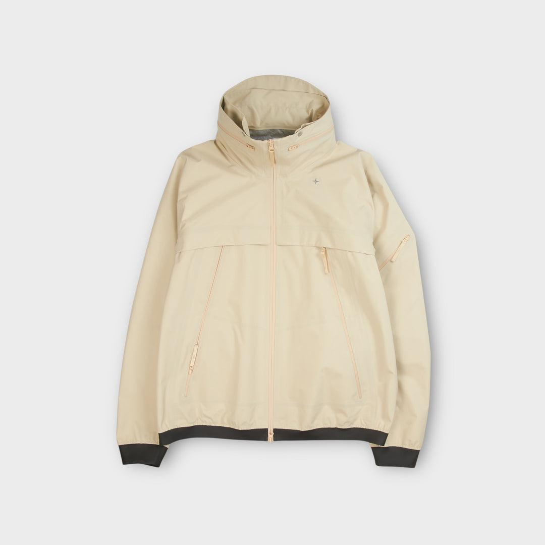 Stone Island Stellina Gore-Tex Jacket i Oats set forfra med teknisk og minimalistisk design.
