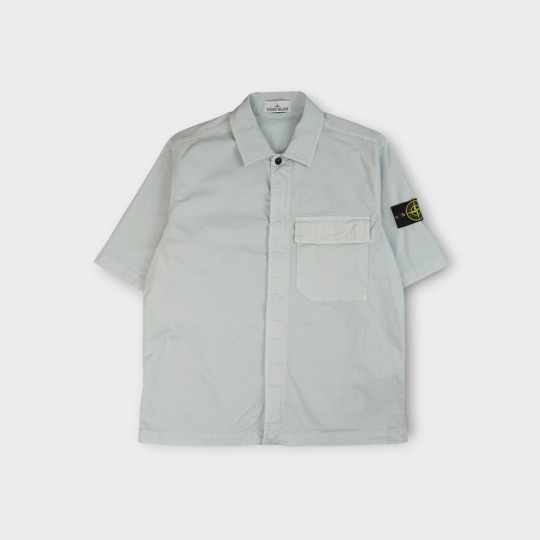 Stone Island kortærmet skjorte i sky blue i stretch twill med brystlomme og badge
