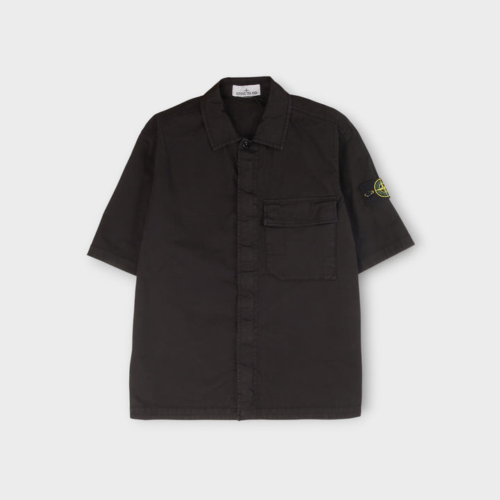 Stone Island kortærmet skjorte i sort i stretch twill med brystlomme og badge