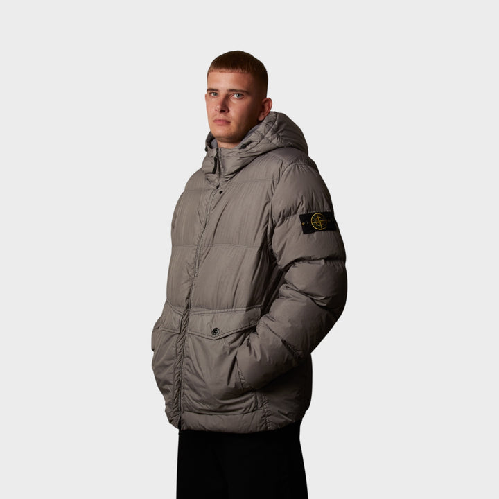 Model i ført Stone Island Garment Crinkle Reps  Dun Hooded Jakke I Grå