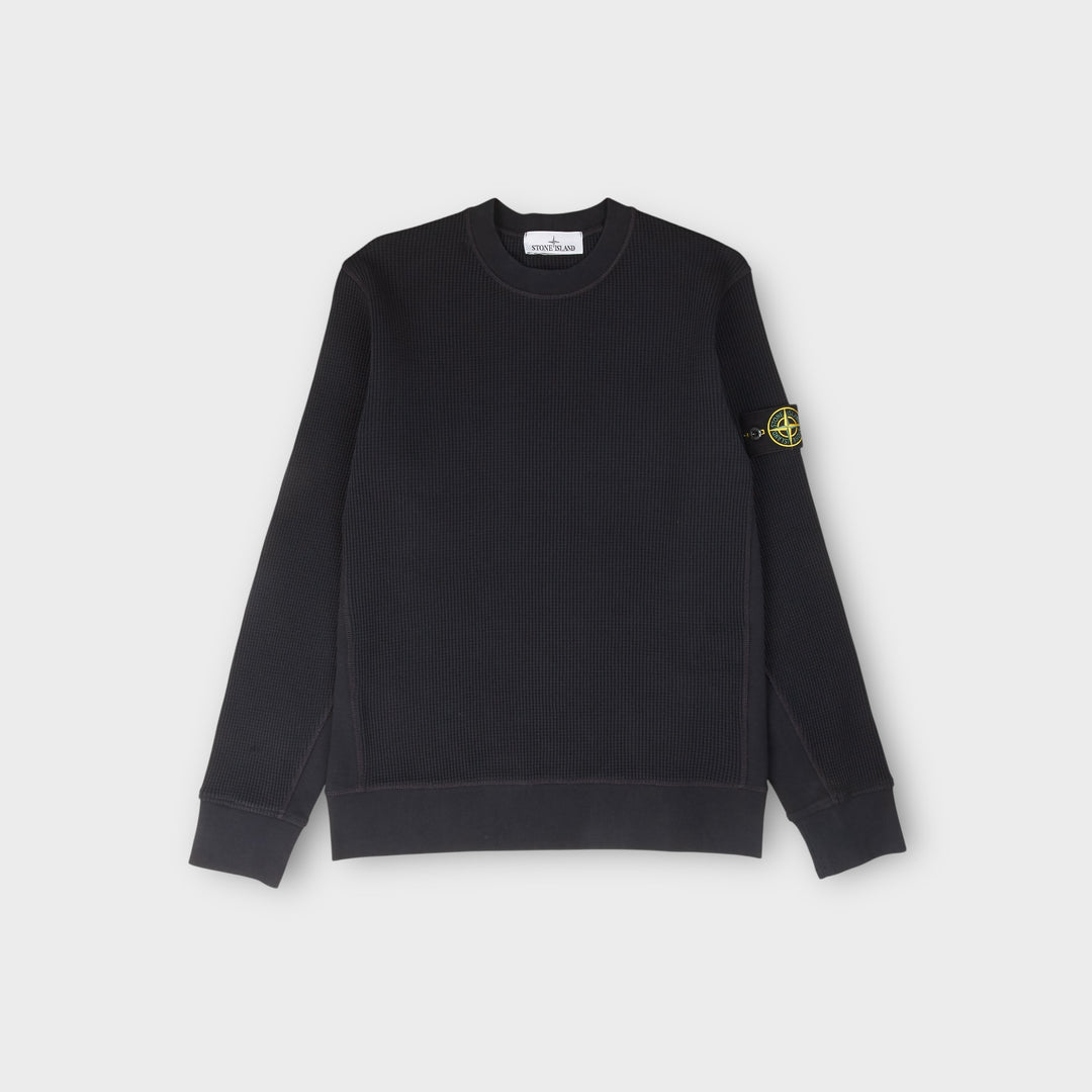 Stone Island Waffle Fleece Crewneck i navy med Compass badge på ærmet.
