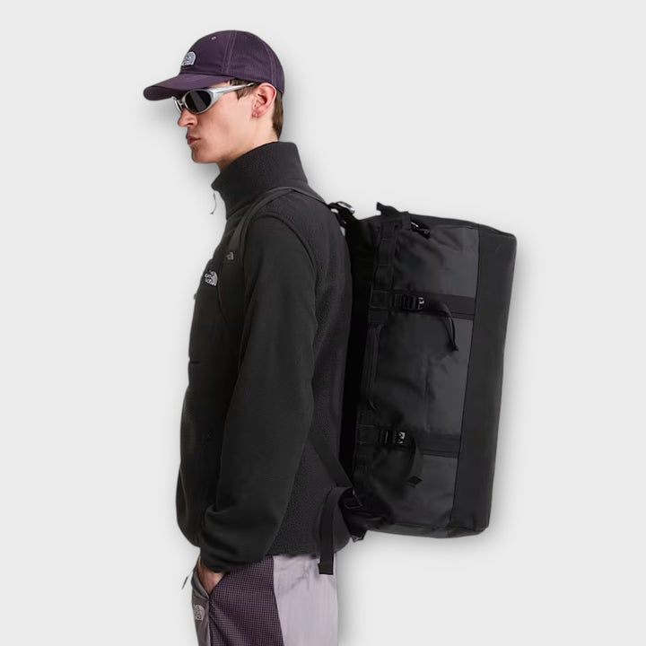 The North Face Base Camp Small 50L duffel bag i sort.