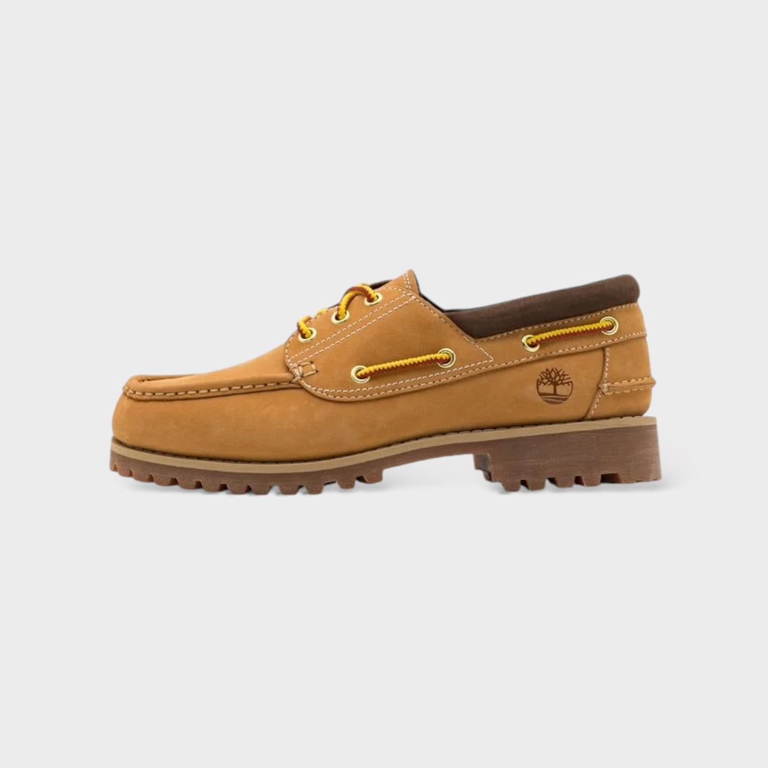 Timberland Auth Boat Shoes i Wheat Nubuck set fra siden med klassisk sejlersko-design og robust nubuck-læder.