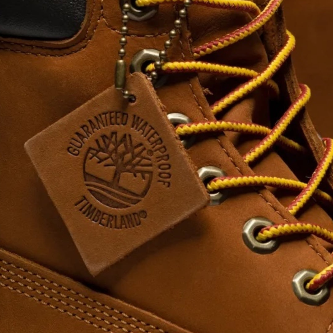 Timberland Prem 6 In Lace Waterproof Boot i Dark Wheat med ikonisk design og vandtæt konstruktion klar til udendørs brug.