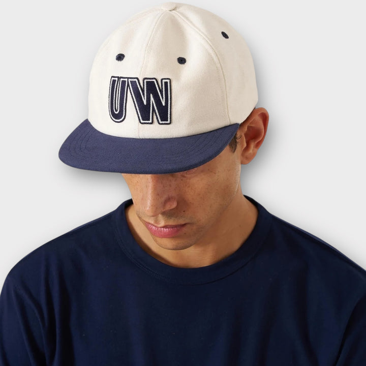 Universal Works Baseball Cap i Ecru/Navy set forfra