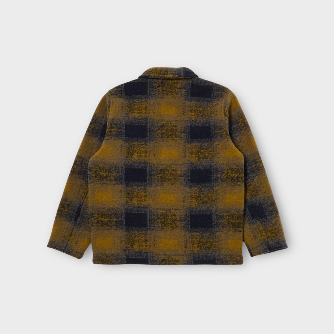 Universal Works Field Jakke i Navy Check set forfra