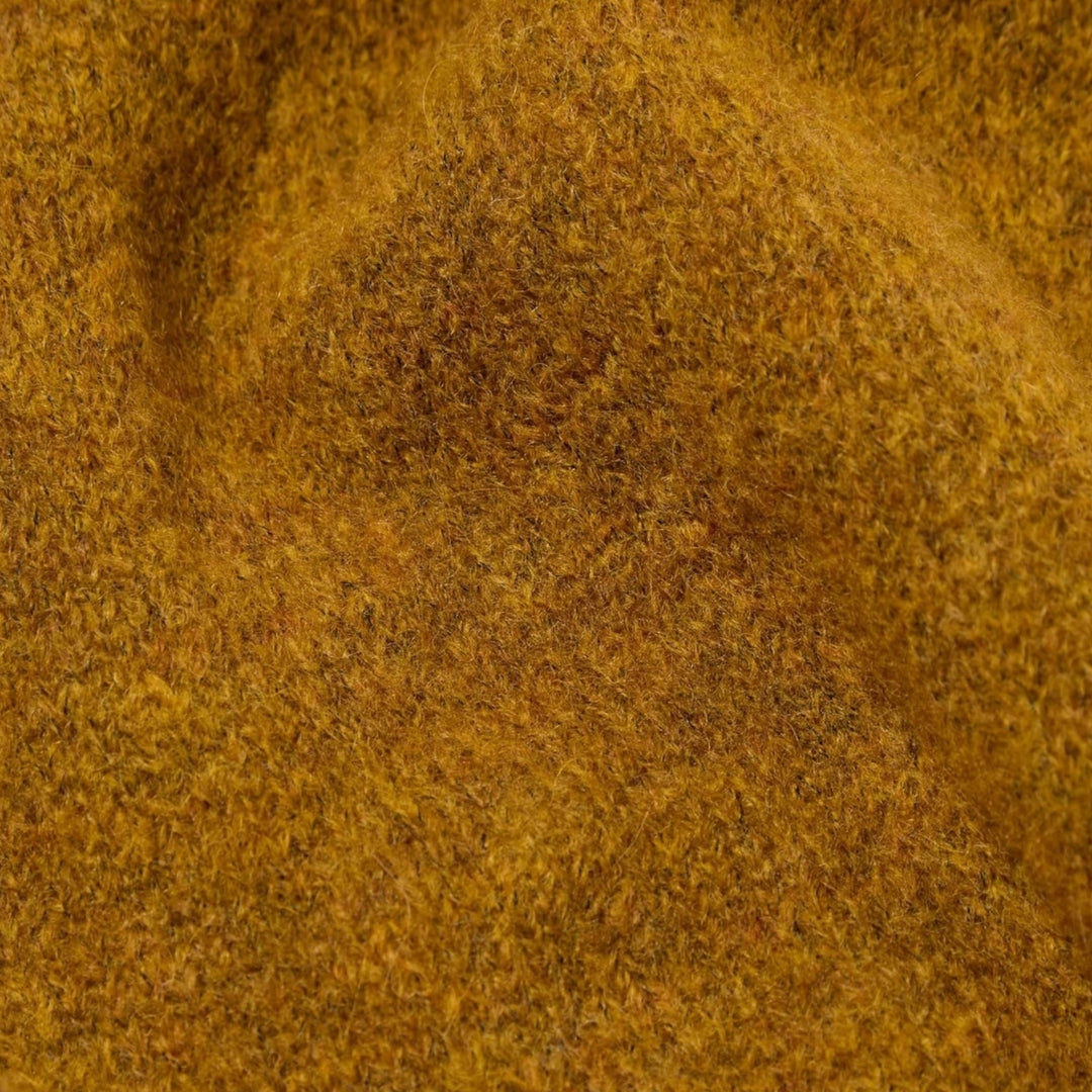 Universal Works Gold alpaka-strik stylet med bukser