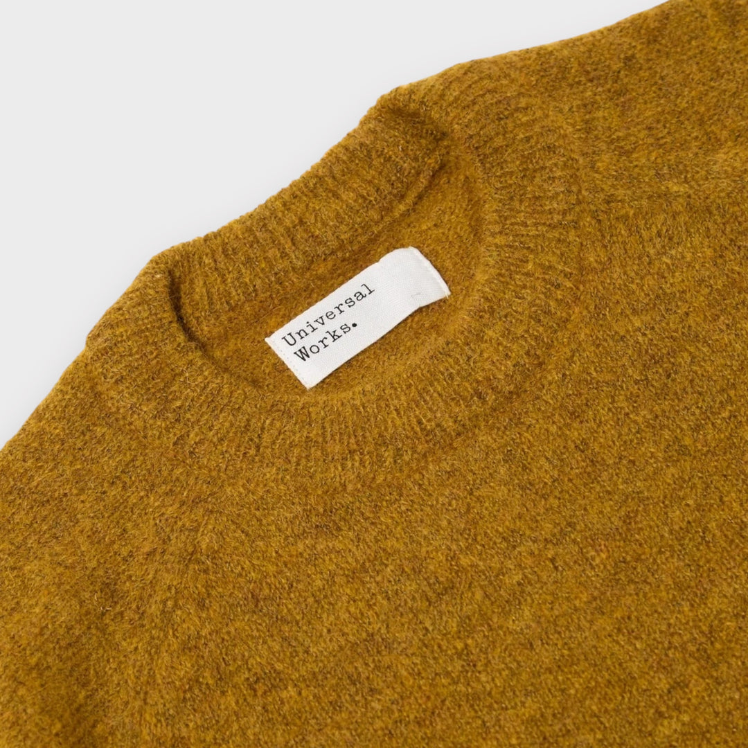 Gul alpaka-strik fra Universal Works til herre