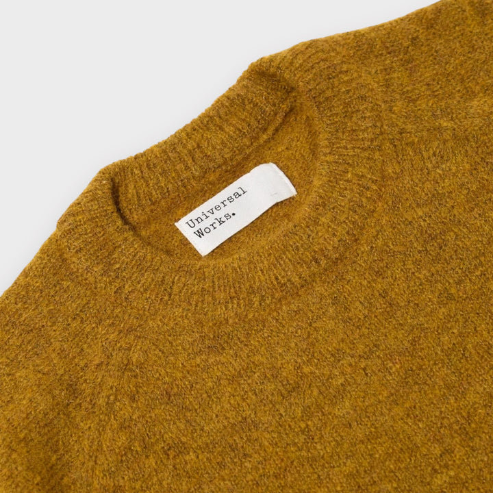 Gul alpaka-strik fra Universal Works til herre