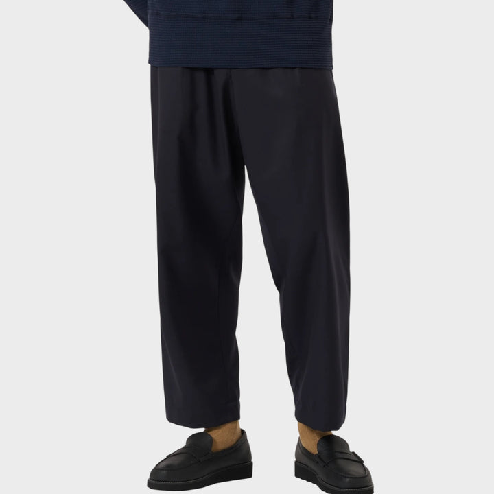 Universal Works herrebukser navy single pleat front